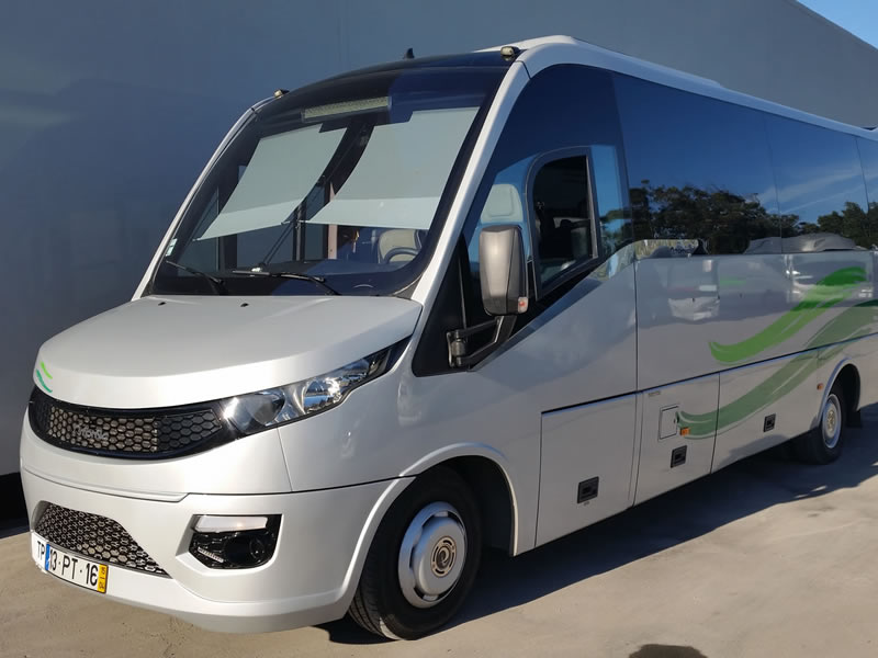 Mini-bus de 25 lugares